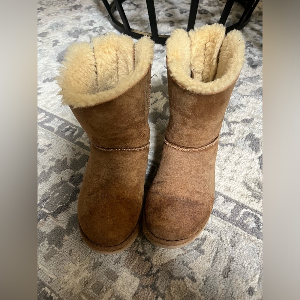 UGG Australia Bailey Bow Water Resistant Boots. Color: Chesnut.